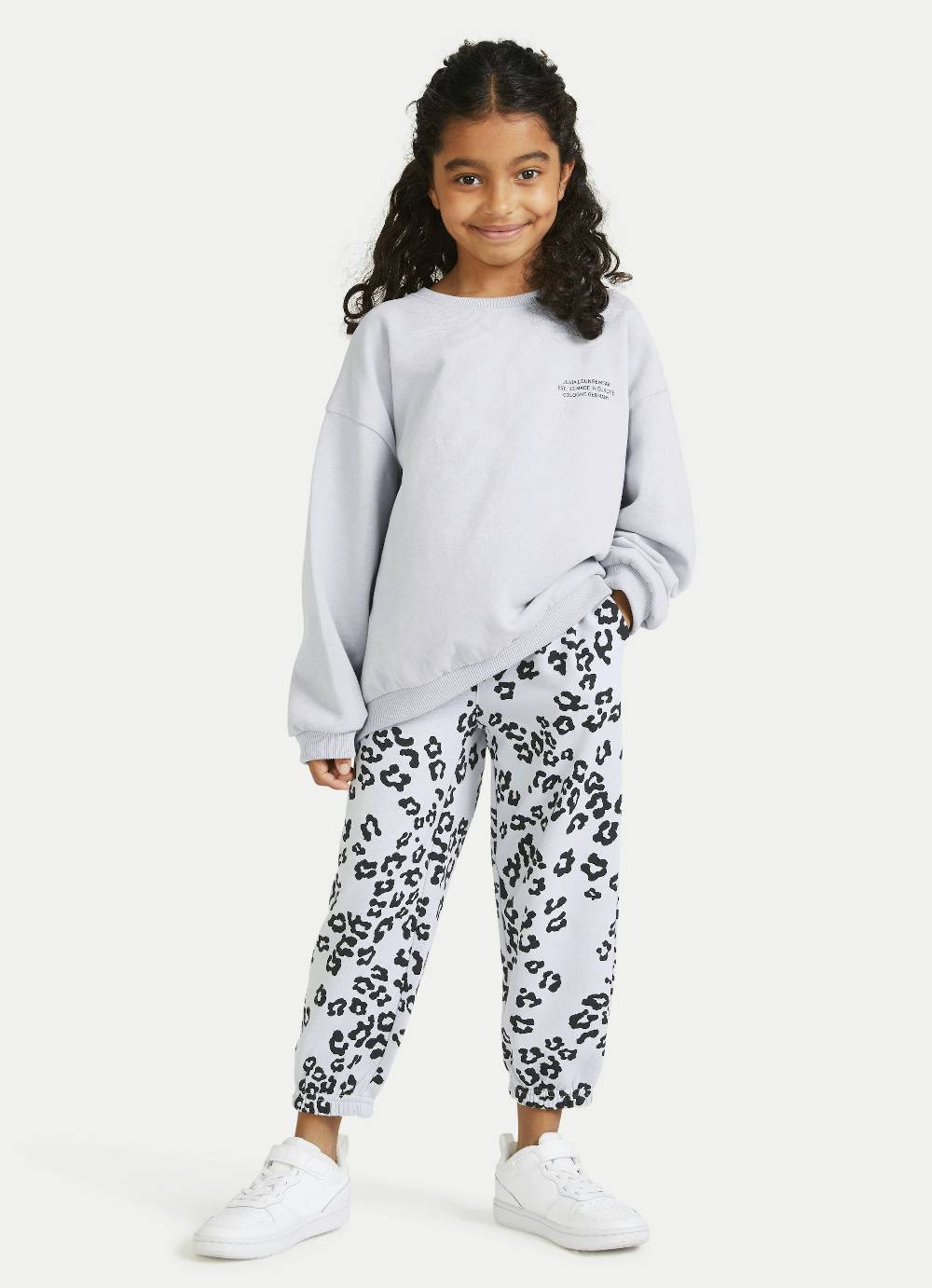 Juvia Loose Fit - Sweatpants Fabrik Onlineshop
