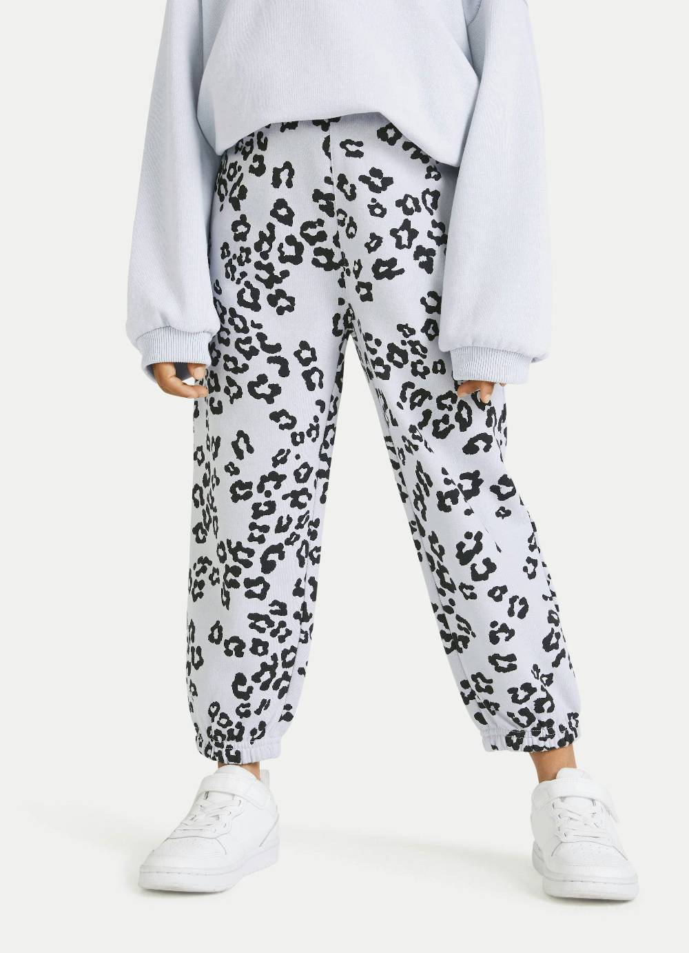 Juvia Loose Fit - Sweatpants Fabrik Onlineshop