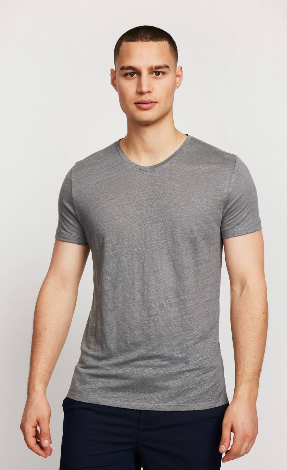 Kiefermann Flynn Leinen V-Ausschnitt-T-Shirt im Angebot
