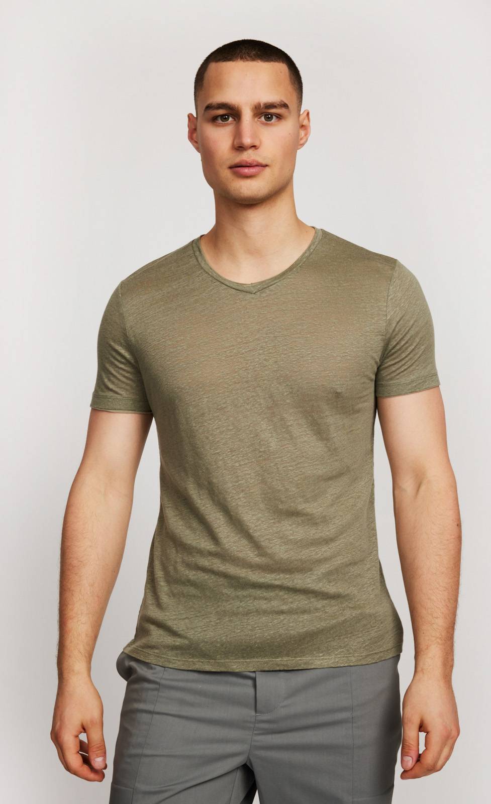 Kiefermann Flynn Leinen V-Ausschnitt-T-Shirt im Angebot