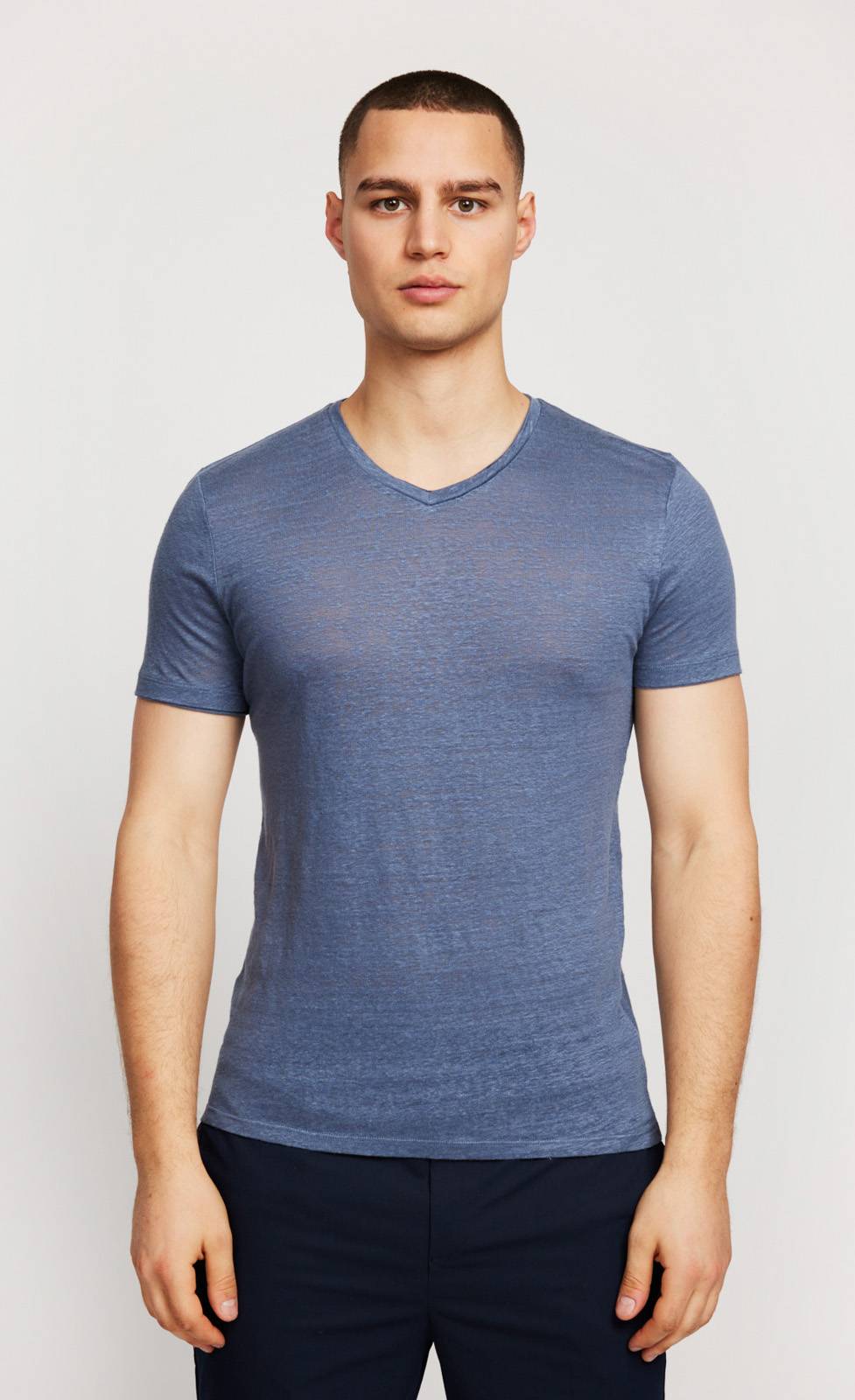 Kiefermann Flynn Leinen V-Ausschnitt-T-Shirt im Angebot