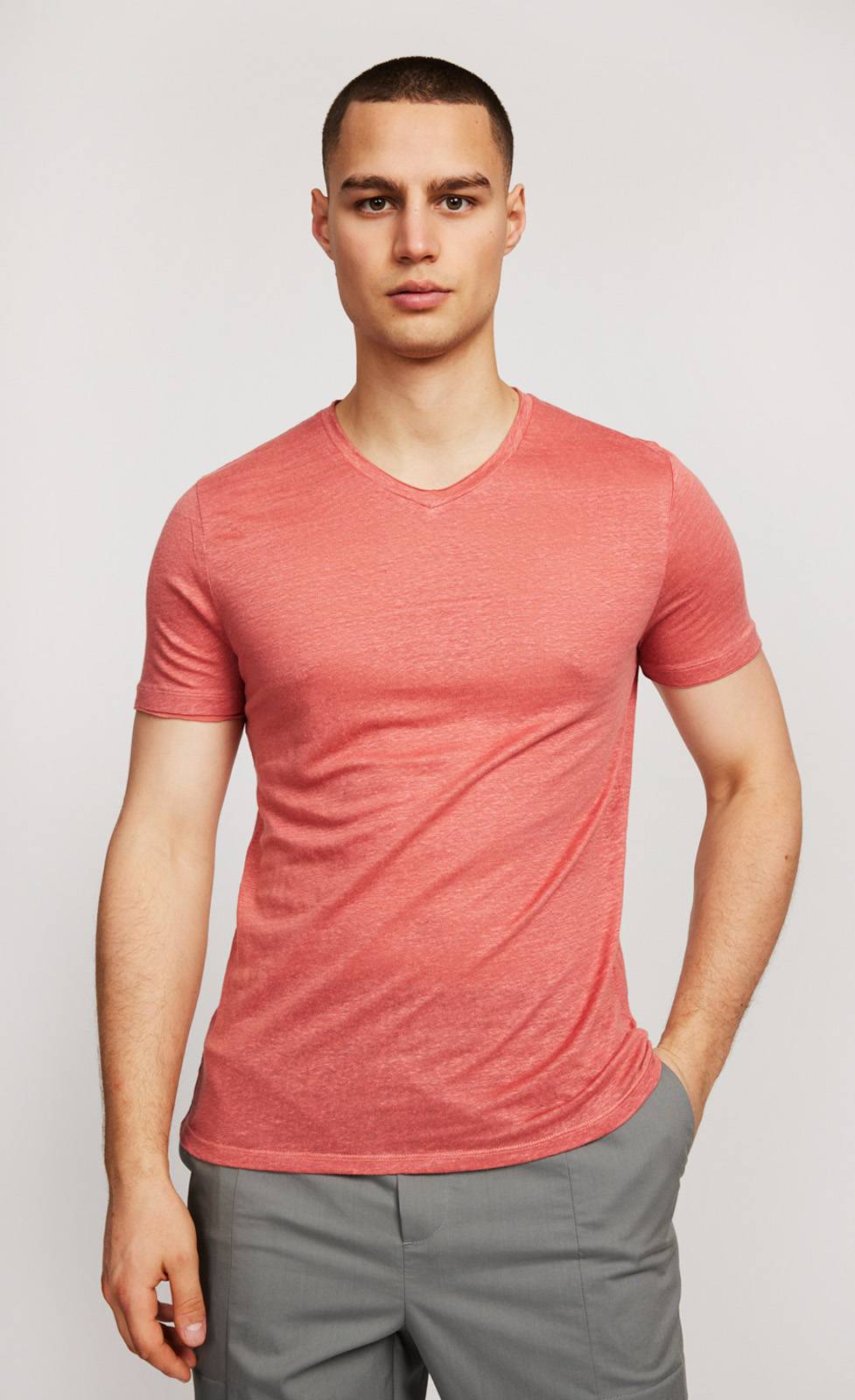 Kiefermann Flynn Leinen V-Ausschnitt-T-Shirt im Angebot