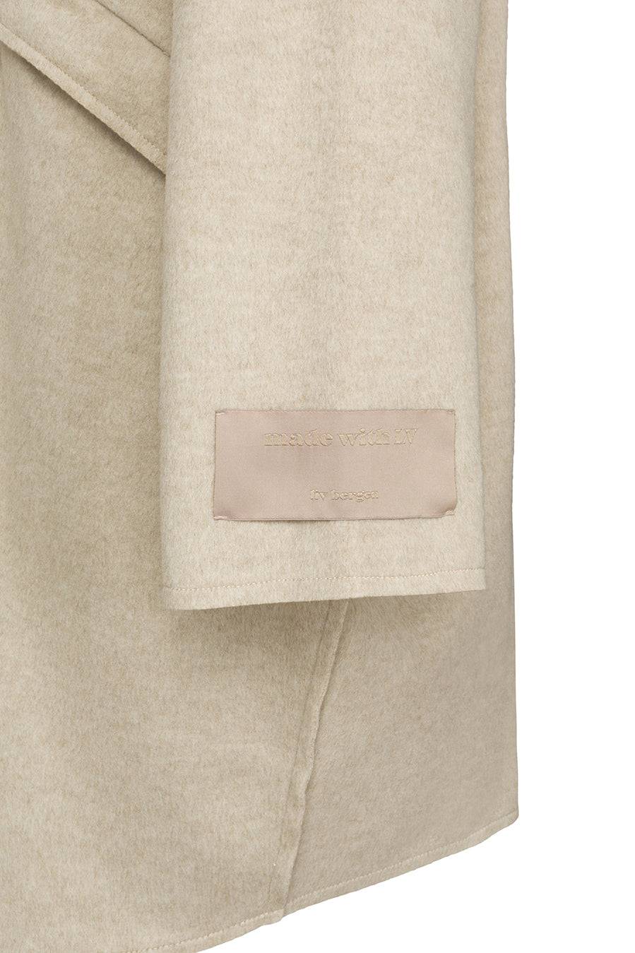 Liv Bergen Oversized Mantel in sand Black Friday