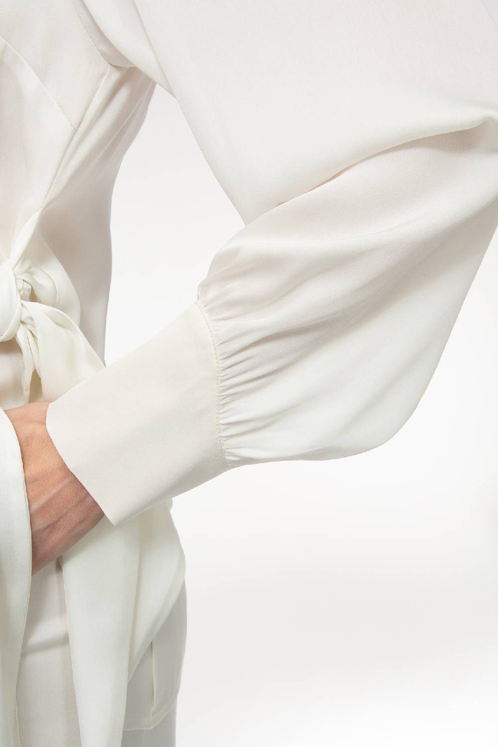 IVI GmbH SOLID SILK Seidenbluse mit Cut-Out Detail weiß Saisonale Angebote