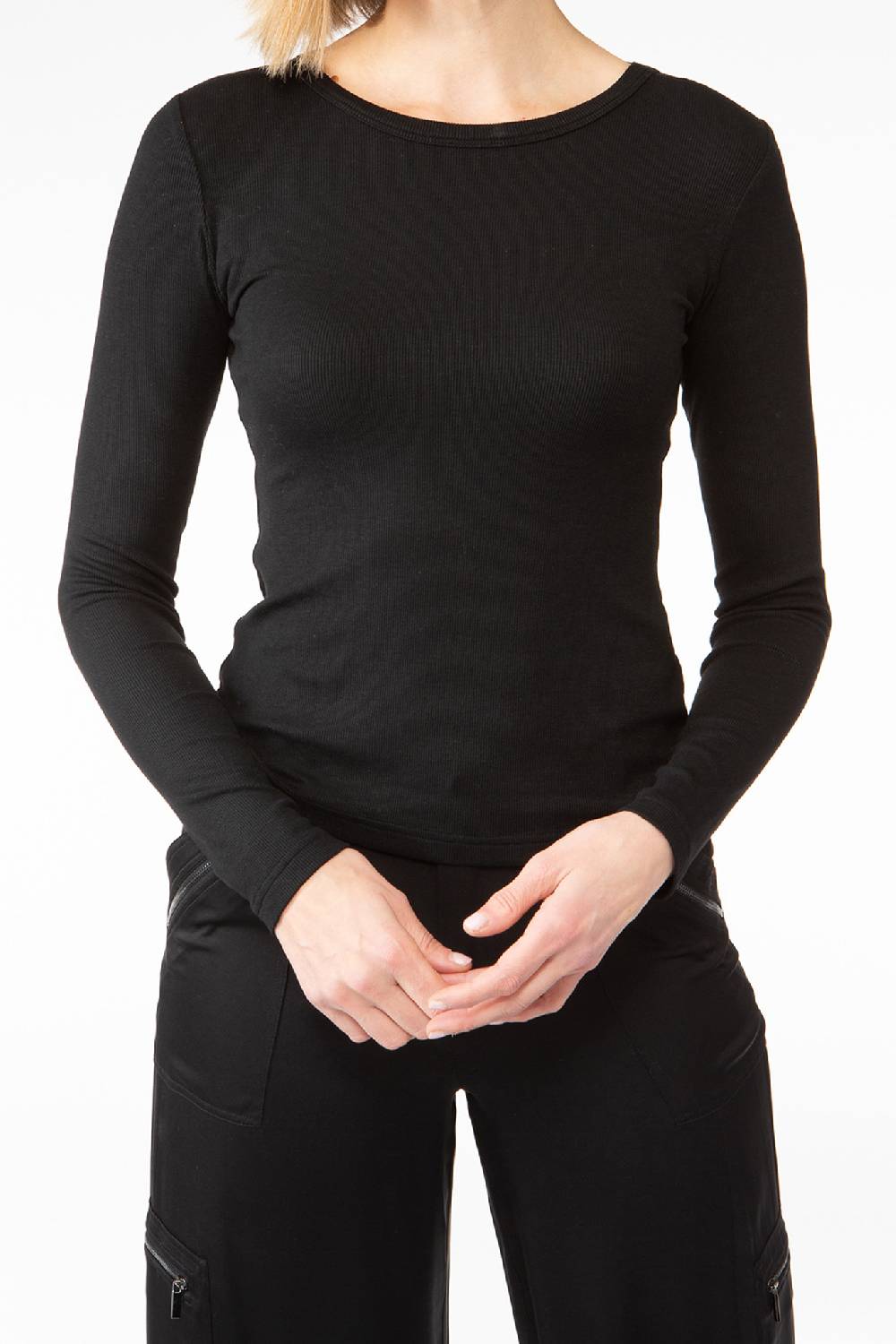 IVI GmbH ESSENTIAL Langarmshirt mit hohem Rundhalsausschnitt schwarz Räumungsverkauf