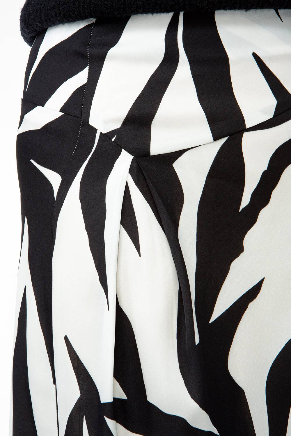 IVI GmbH PALM LEAF BLACK Seidenrock mit Print Tägliche Deals