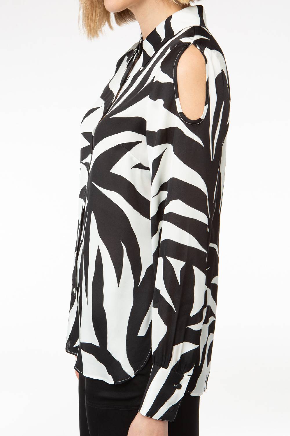 IVI GmbH PALM LEAF BLACK Hemdbluse aus Seide mit Cutout Detail Riesige Ersparnisse