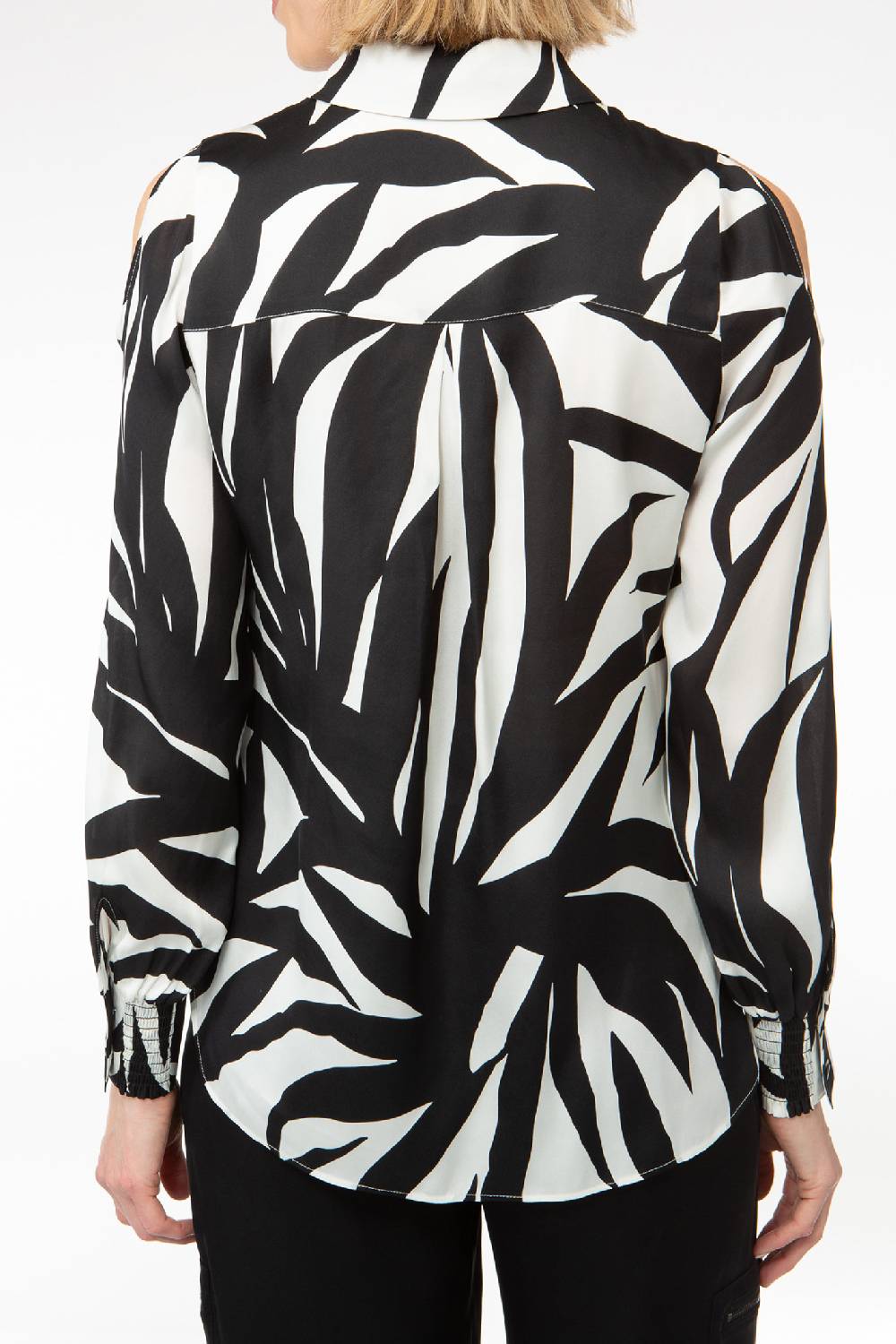 IVI GmbH PALM LEAF BLACK Hemdbluse aus Seide mit Cutout Detail Riesige Ersparnisse