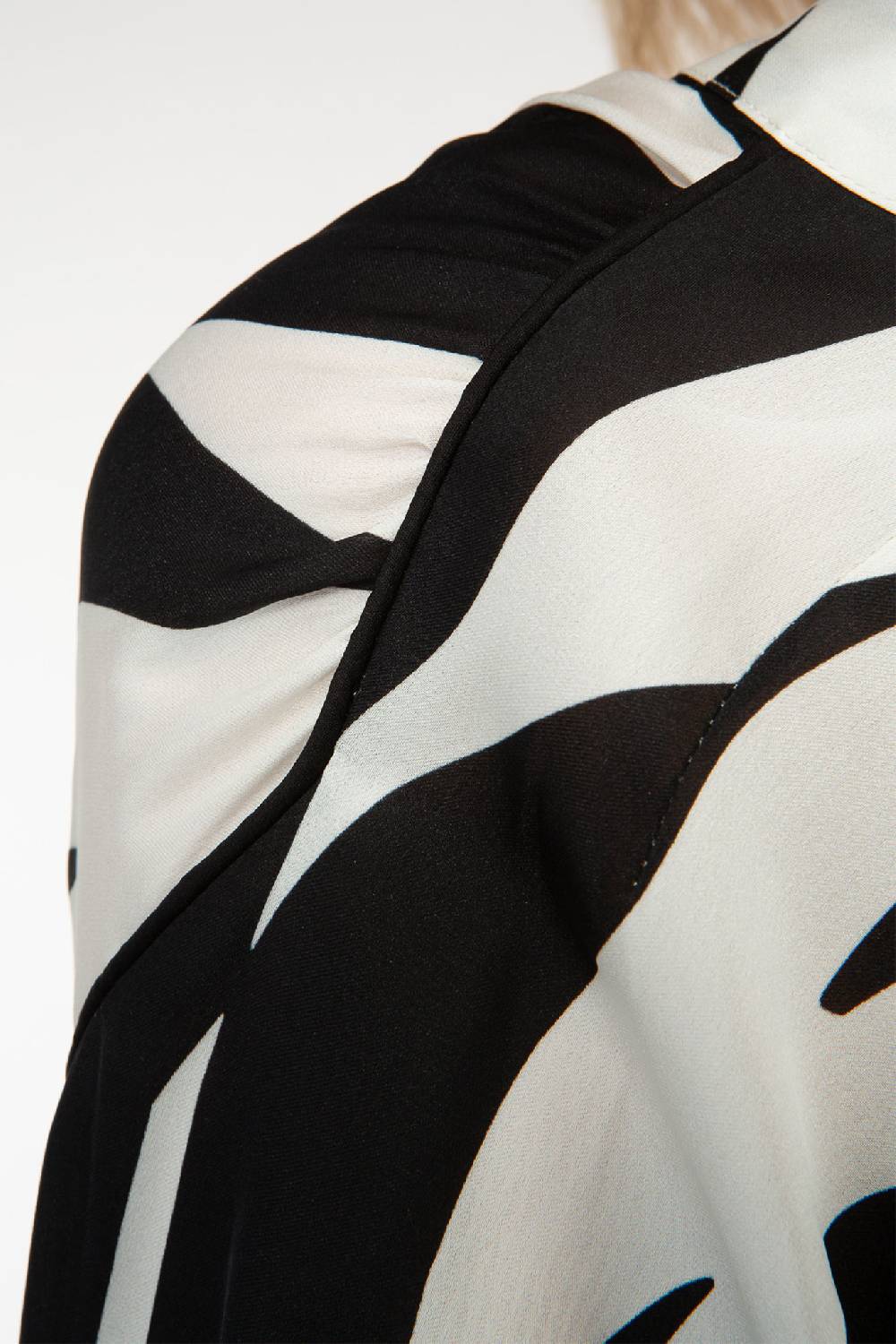 IVI GmbH PALM LEAF BLACK Tunika mit raffinierten Nahtdetails Tiefpreis
