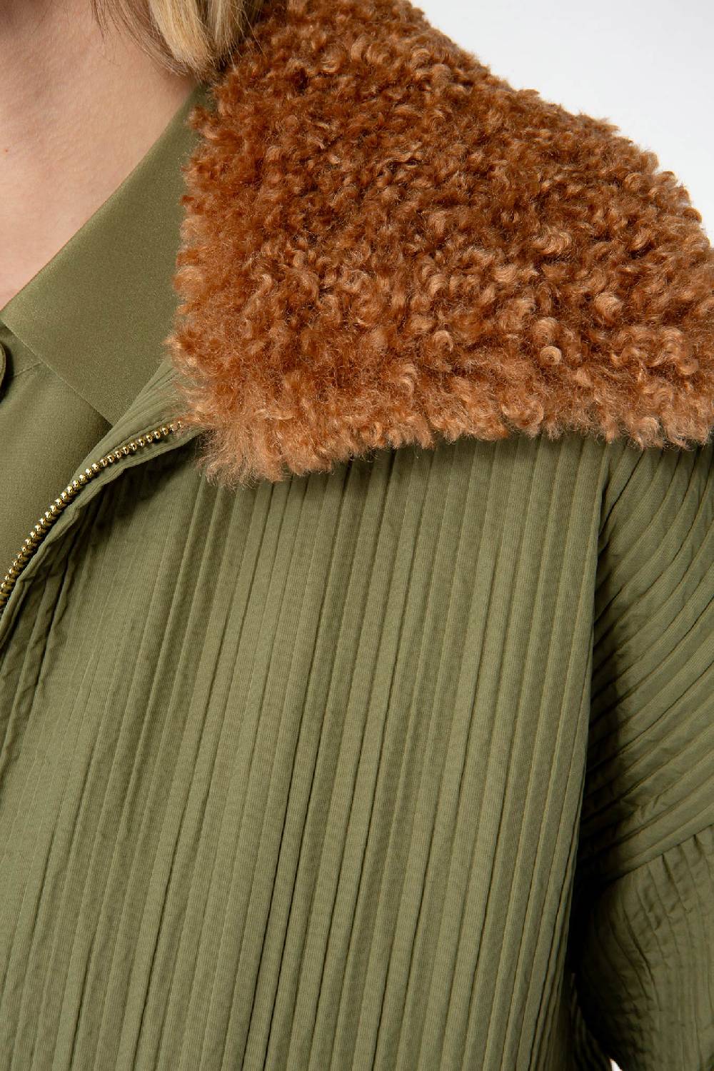 IVI GmbH OUTERWEAR Pilotenjacke mit Fake-Fur Kragen oliv Outlet