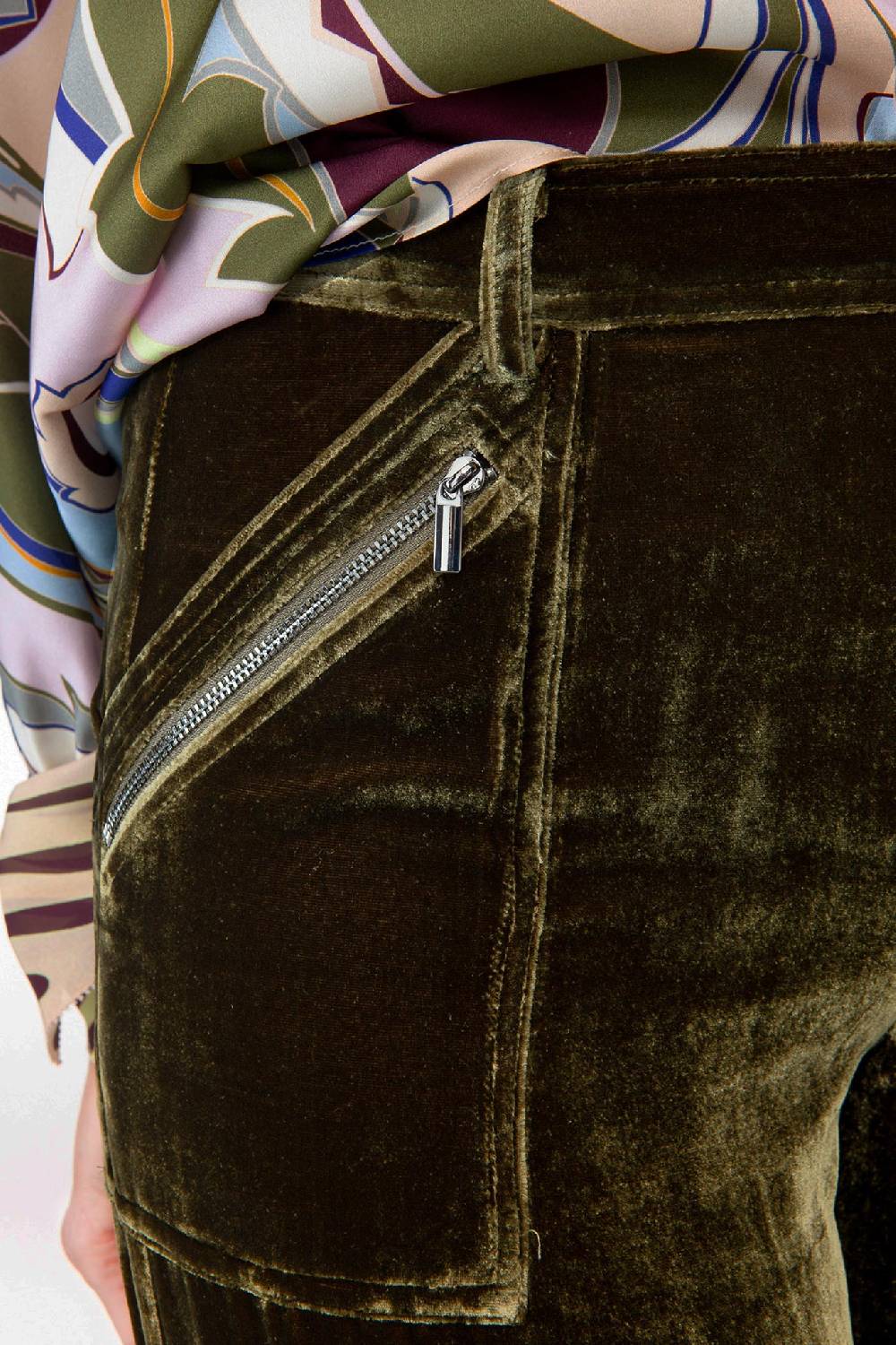 IVI GmbH VELVET Samthose mit Cargo Details oliv Osterangebot