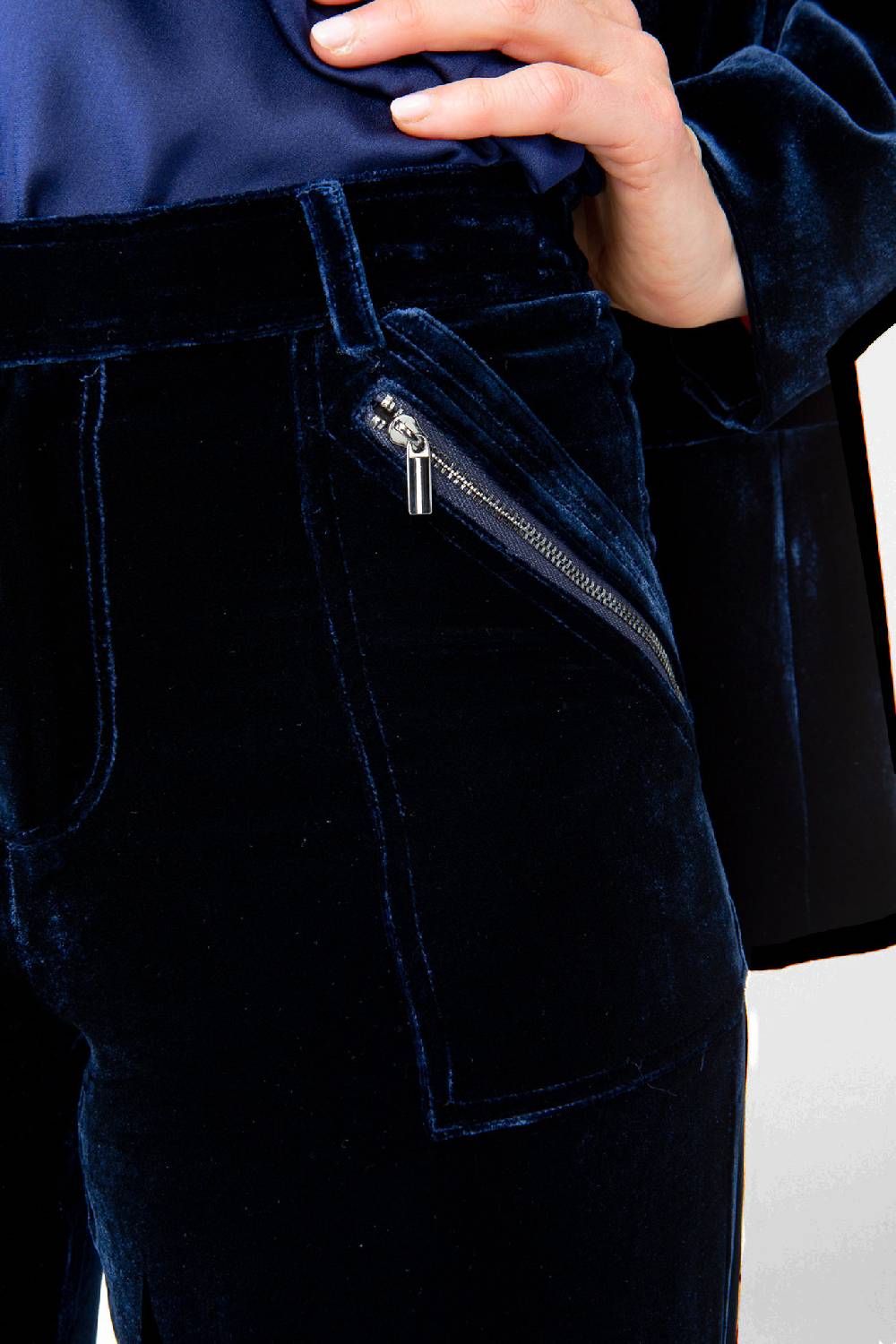 IVI GmbH VELVET Samthose mit Cargo Details navy Muttertagsangebot