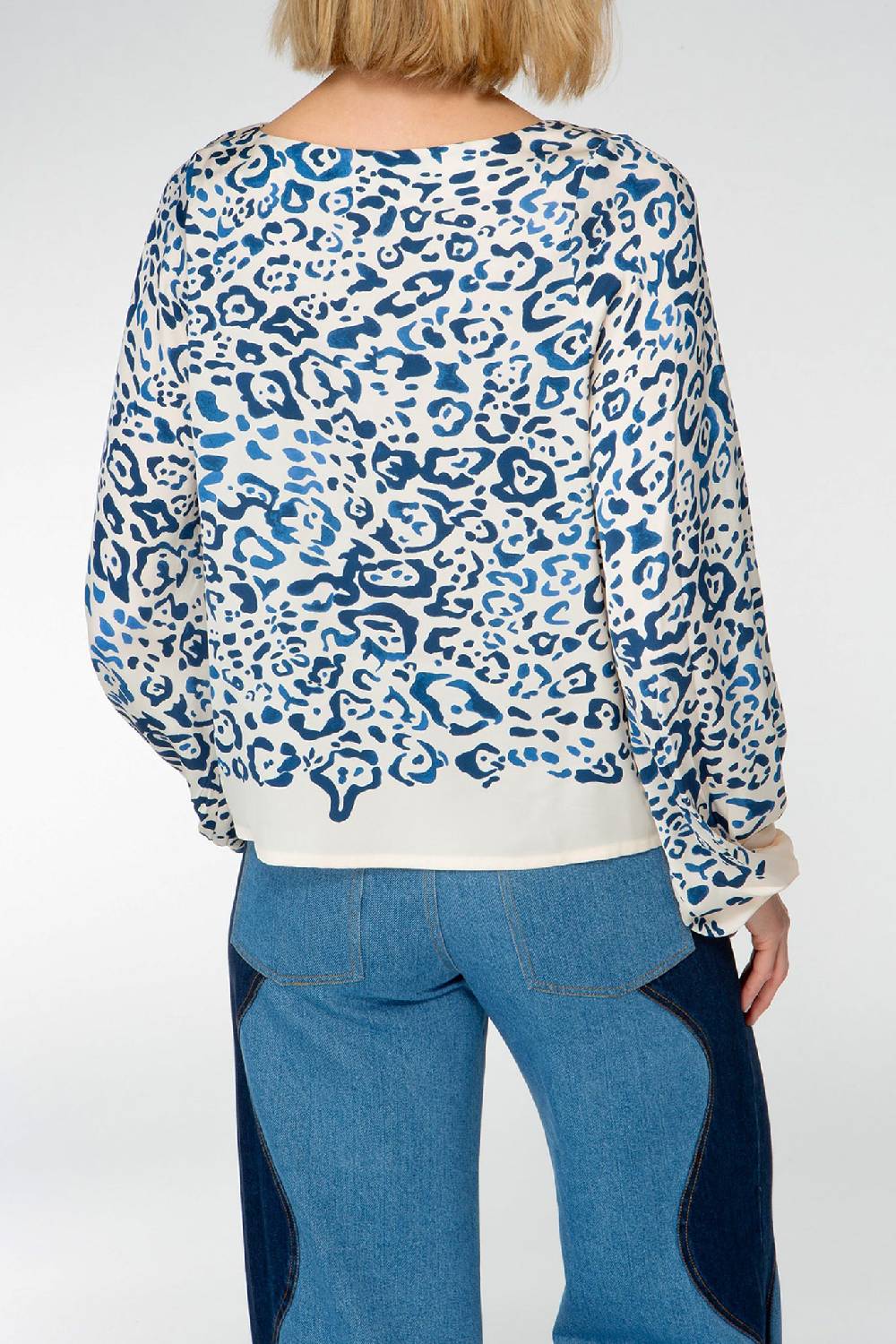 IVI GmbH BLUE LEO Verkürzte Seidenbluse Letzter Tag