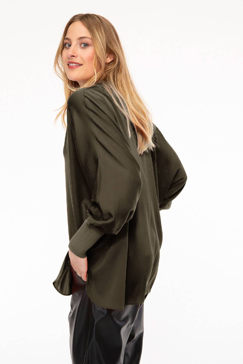 IVI GmbH SOLID SILK Tunika olive Meist gekauft