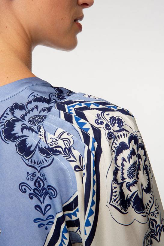 IVI GmbH ORIENTAL GARDENS Seidenbluse sky Im Verkauf