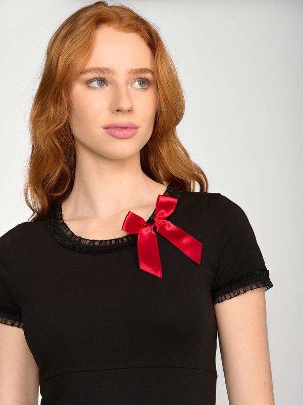 Nastrovje Potsdam Pussy Deluxe Bow On Black Shirt female schwarz Auslauf