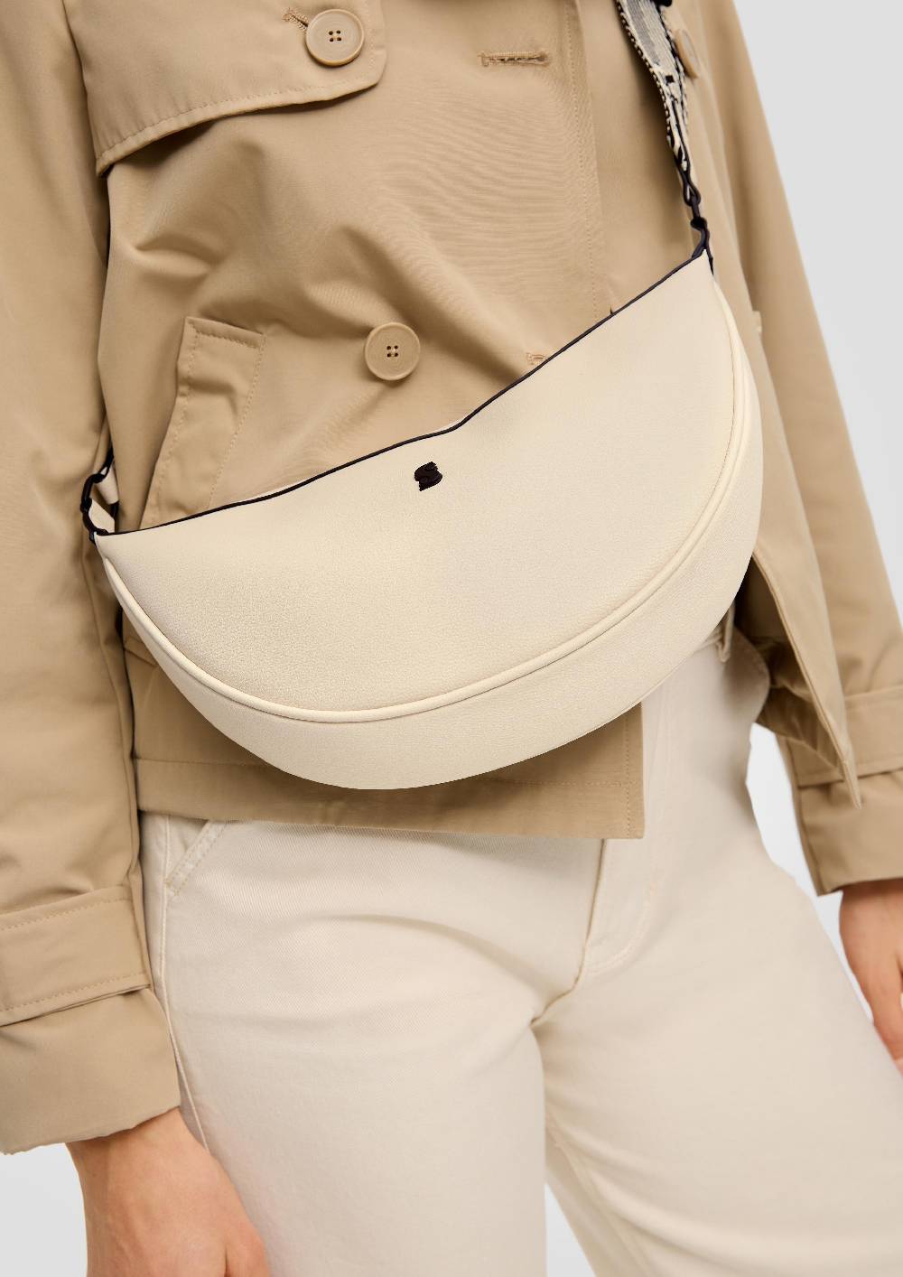 s.Oliver Crossbody-Bag mit Logo-Tragegurt Heißer Verkauf