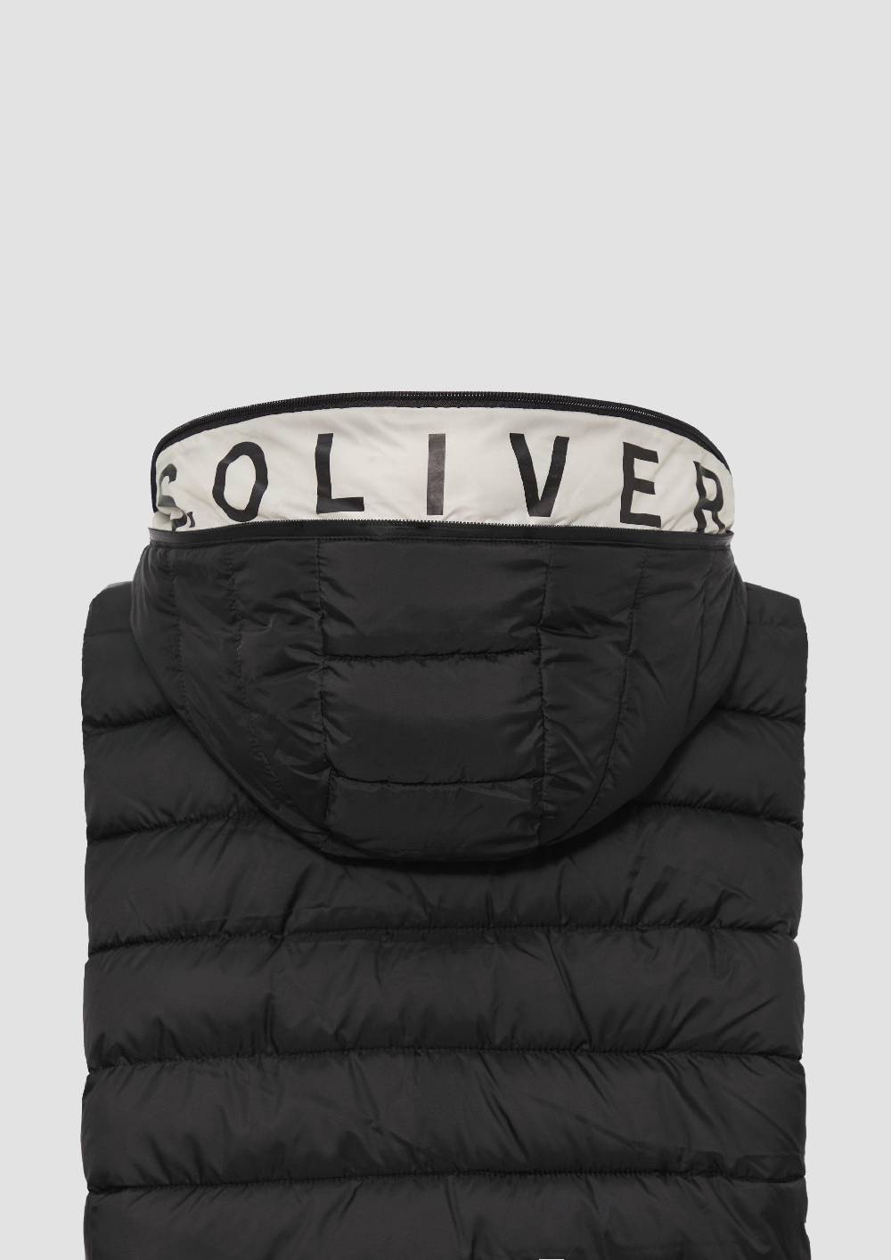 s.Oliver Leichte Steppweste mit Logo-Kapuze Nur für heute