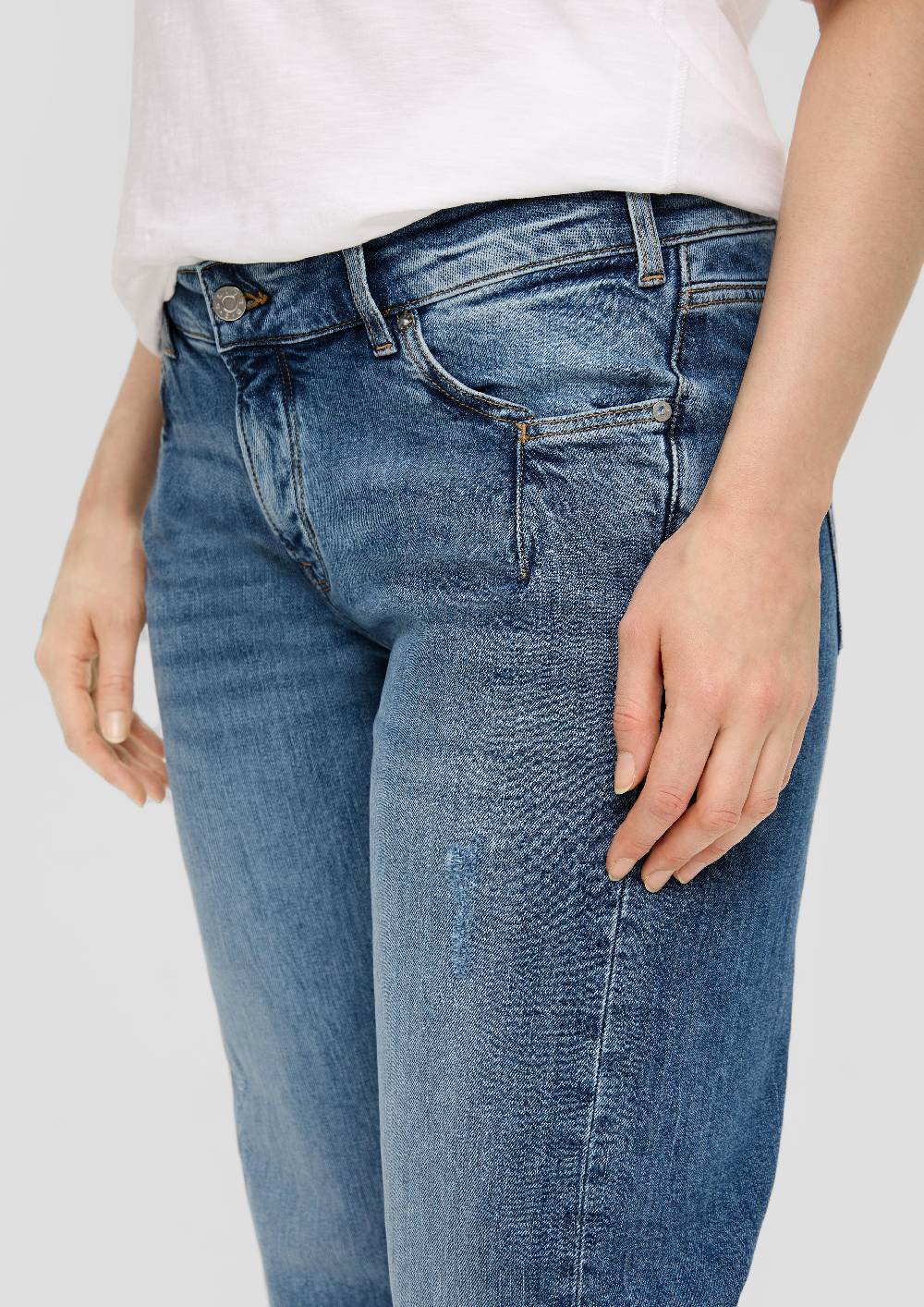 s.Oliver Curvy Jeans / Regular Fit / Mid Rise / Semi-Wide Leg Top Angebot