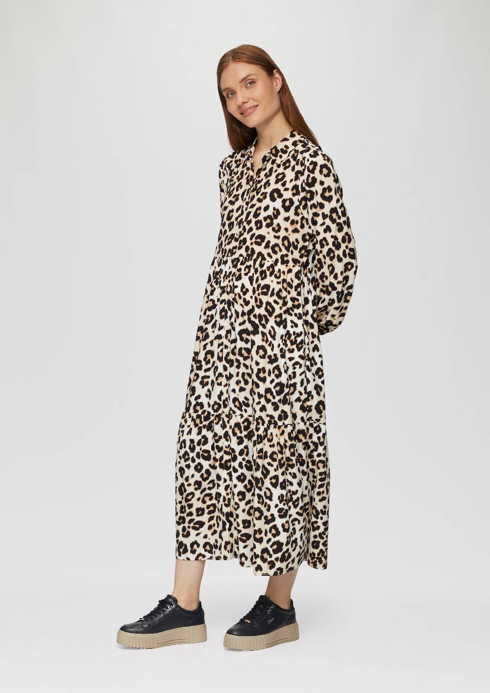 s.Oliver Langes Viskosekleid mit Leo-Muster und Volants Bis zu 50% Rabatt