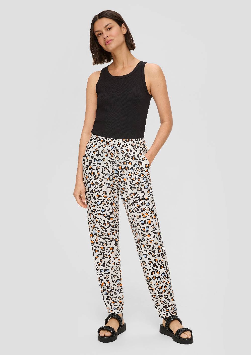s.Oliver Hose aus reiner Viskose mit Artwork-Print Bis zu 55% Rabatt