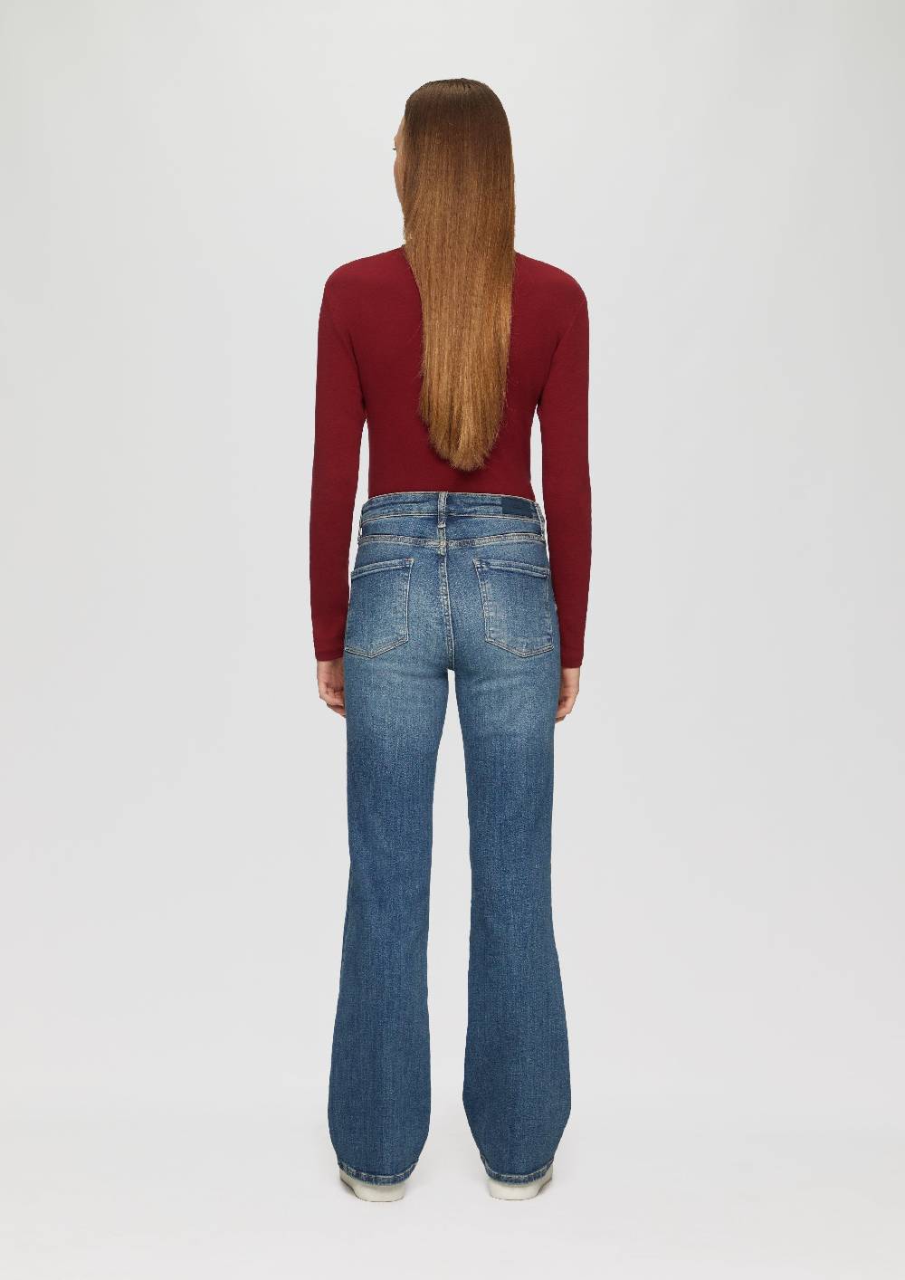 s.Oliver Jeans Flare / Slim Fit / Mid Rise / Flared Leg / mit Nahtdetail zollfrei