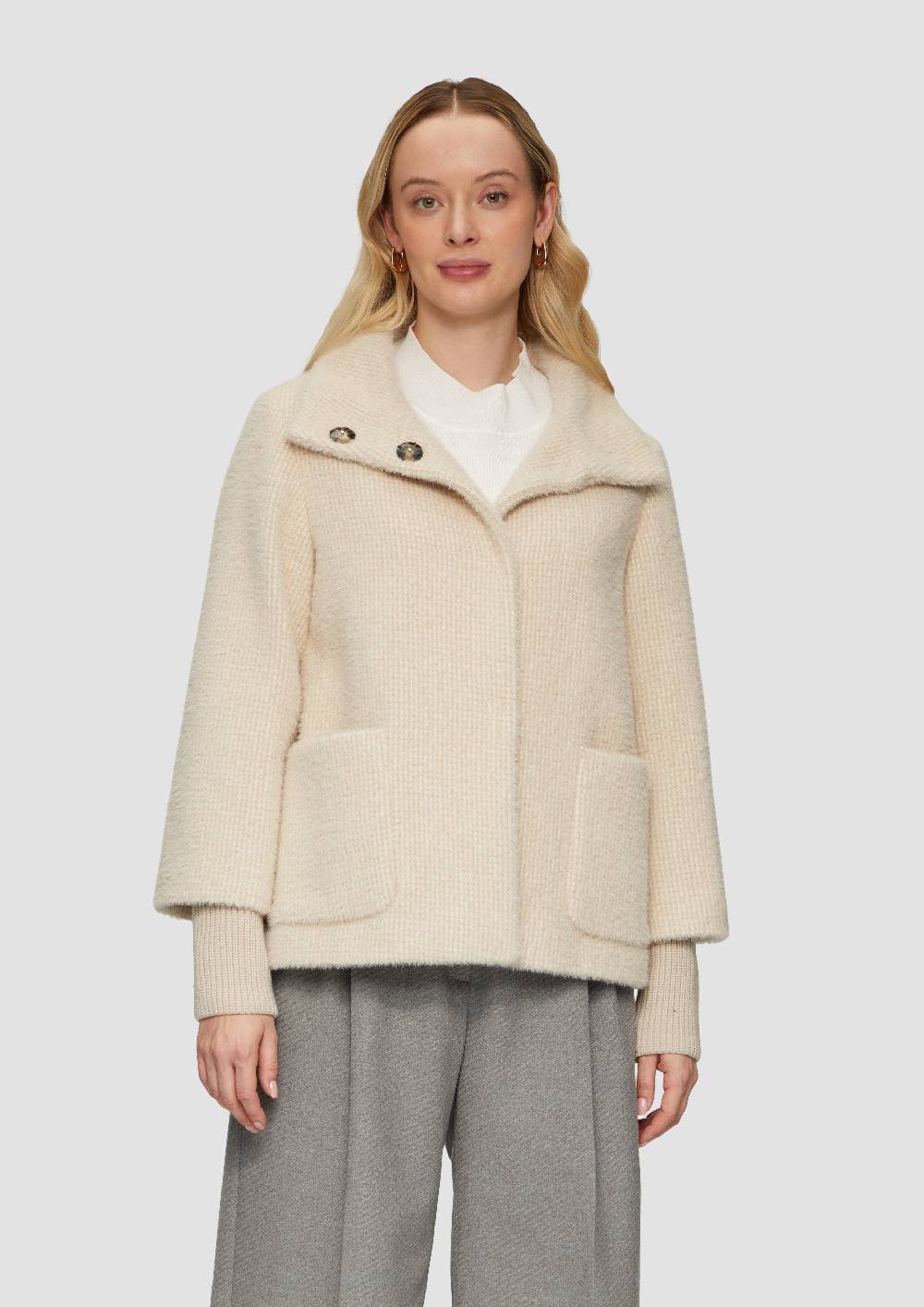 s.Oliver Flauschige Jacke mit Strickbündchen am Ärmel Schlussverkauf