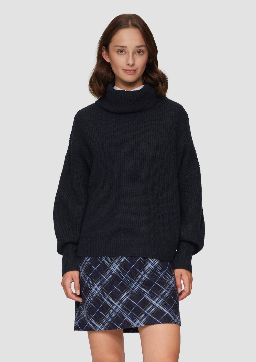 s.Oliver Oversized Rollkragenpullover mit weiten Ärmeln Wochenangebot