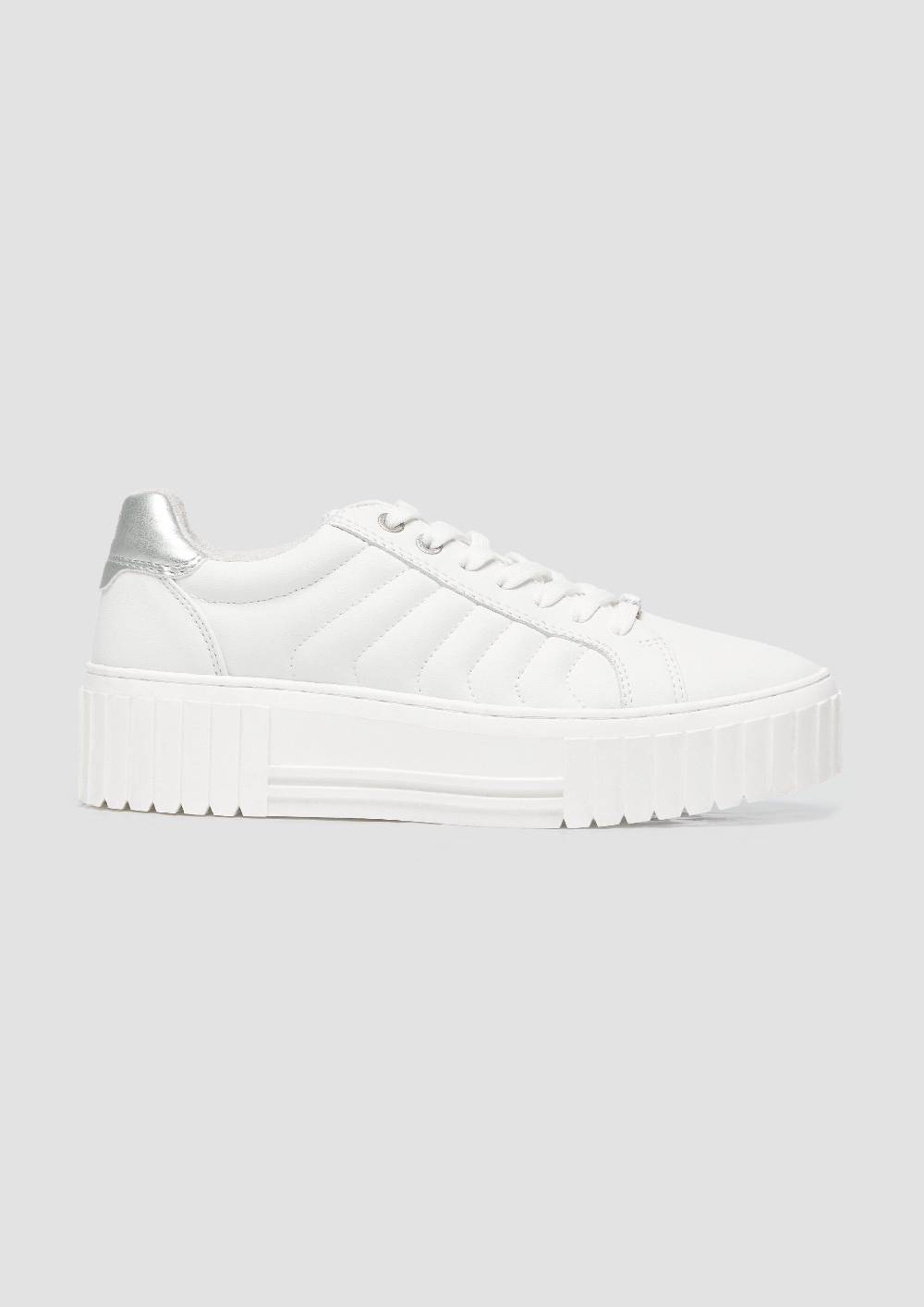s.Oliver Plateausneaker mit Kontrastsohle Begrenzt auf 3 Tage