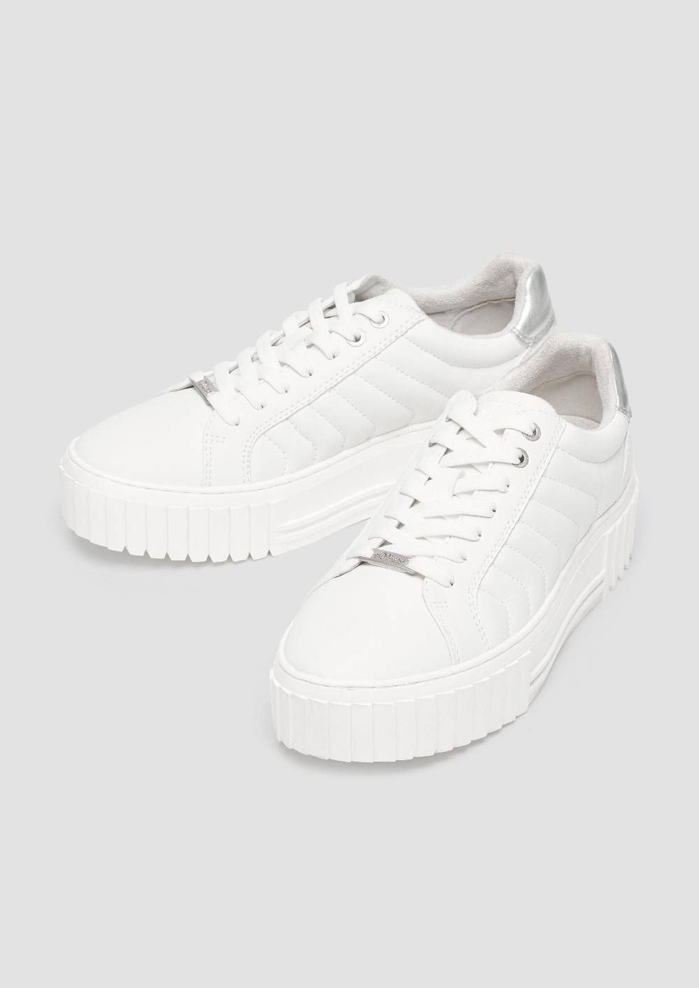 s.Oliver Plateausneaker mit Kontrastsohle Begrenzt auf 3 Tage