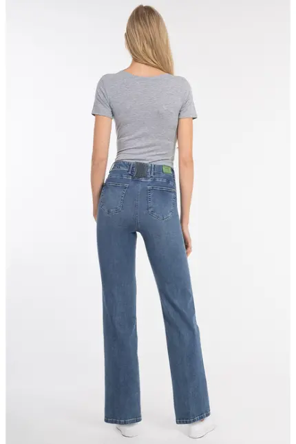 Recover Pants Flared-Jeans Tanja in LIGHT DENIM BLUE Artikelnummer REC-13406-01-4238-138 Nur für heute