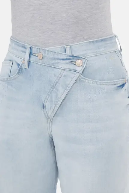 Recover Pants Gianna, Relaxed-Fit Jeans mit raffiniertem Verschluß in bleached Artikelnummer REC-13388-4279-103 VIP-Rabatte