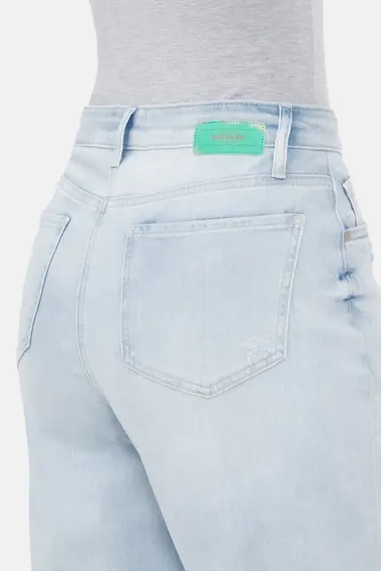 Recover Pants Gianna, Relaxed-Fit Jeans mit raffiniertem Verschluß in bleached Artikelnummer REC-13388-4279-103 VIP-Rabatte