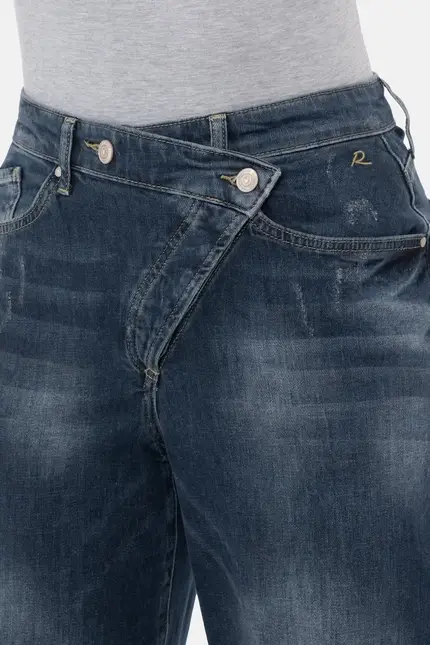 Recover Pants Gianna, Relaxed-Fit Jeans mit raffiniertem Verschluß in dark blue Artikelnummer REC-13388-4279-148 Tiefpreis