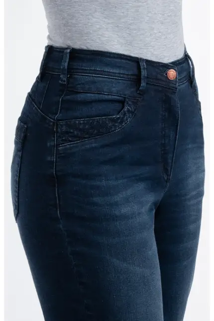 Recover Pants Amira, Relaxed-Fit Jeans in DEEP-BLUE Artikelnummer REC-13324-03-3880-499 Kostenlose Rückgabe