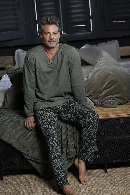 Ringella Pyjama mit V-Ausschnitt Preisnachlass