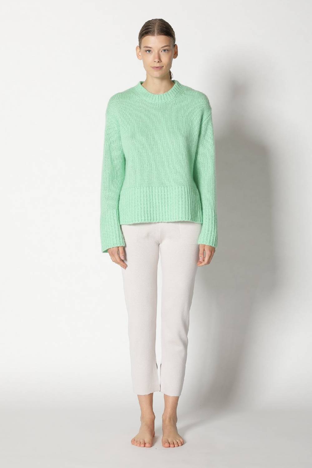 Sminfinity fluffy crew jumper + silky cropped pants Exklusivangebot