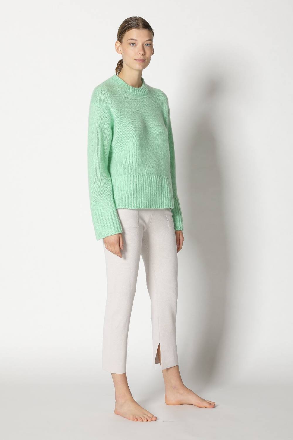 Sminfinity fluffy crew jumper + silky cropped pants Exklusivangebot