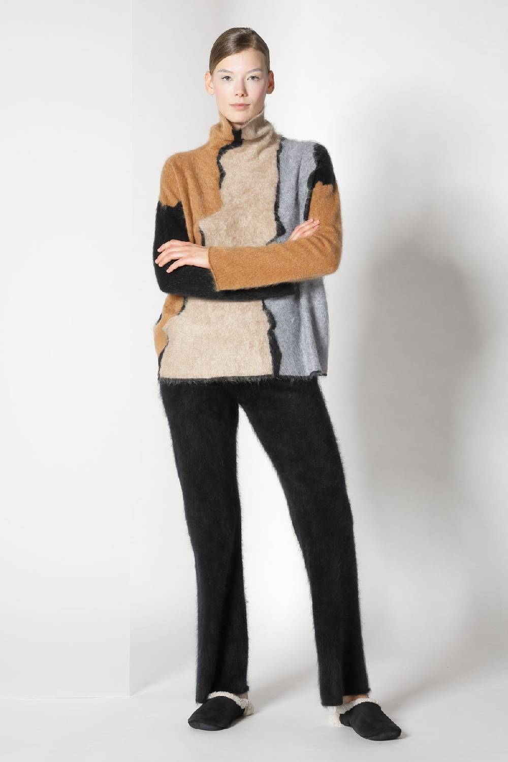 Sminfinity furry bark intarsia + furry pants Fabrikladen