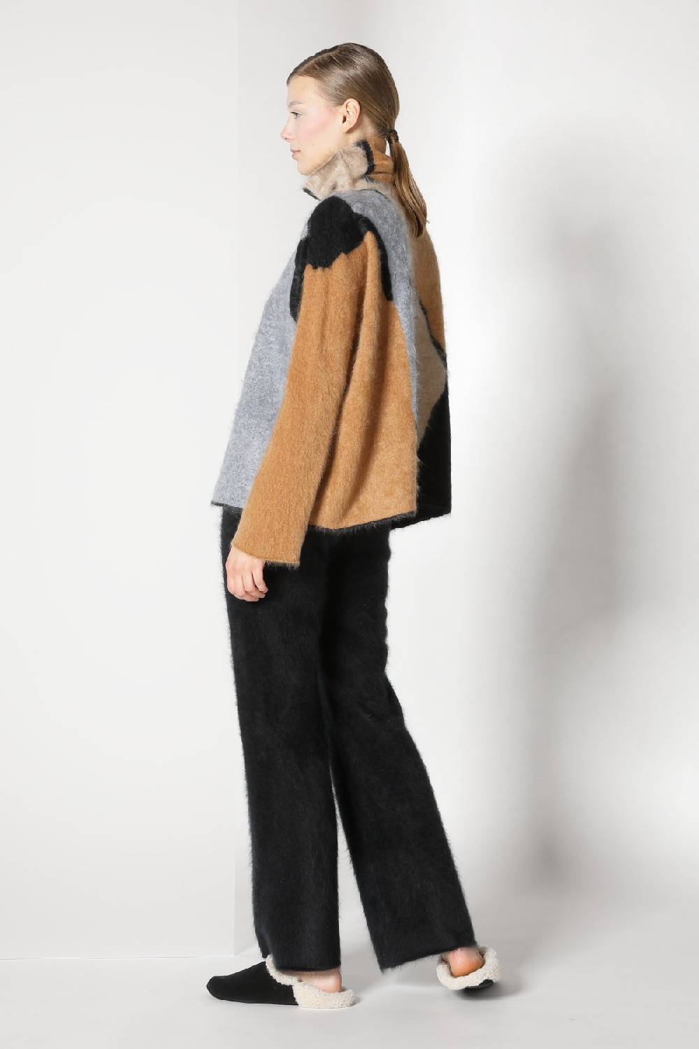 Sminfinity furry bark intarsia + furry pants Fabrikladen