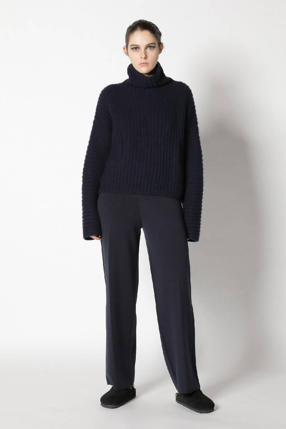 Sminfinity fluffy rib turtle + silky suit pants Sonderangebot der Fabrik