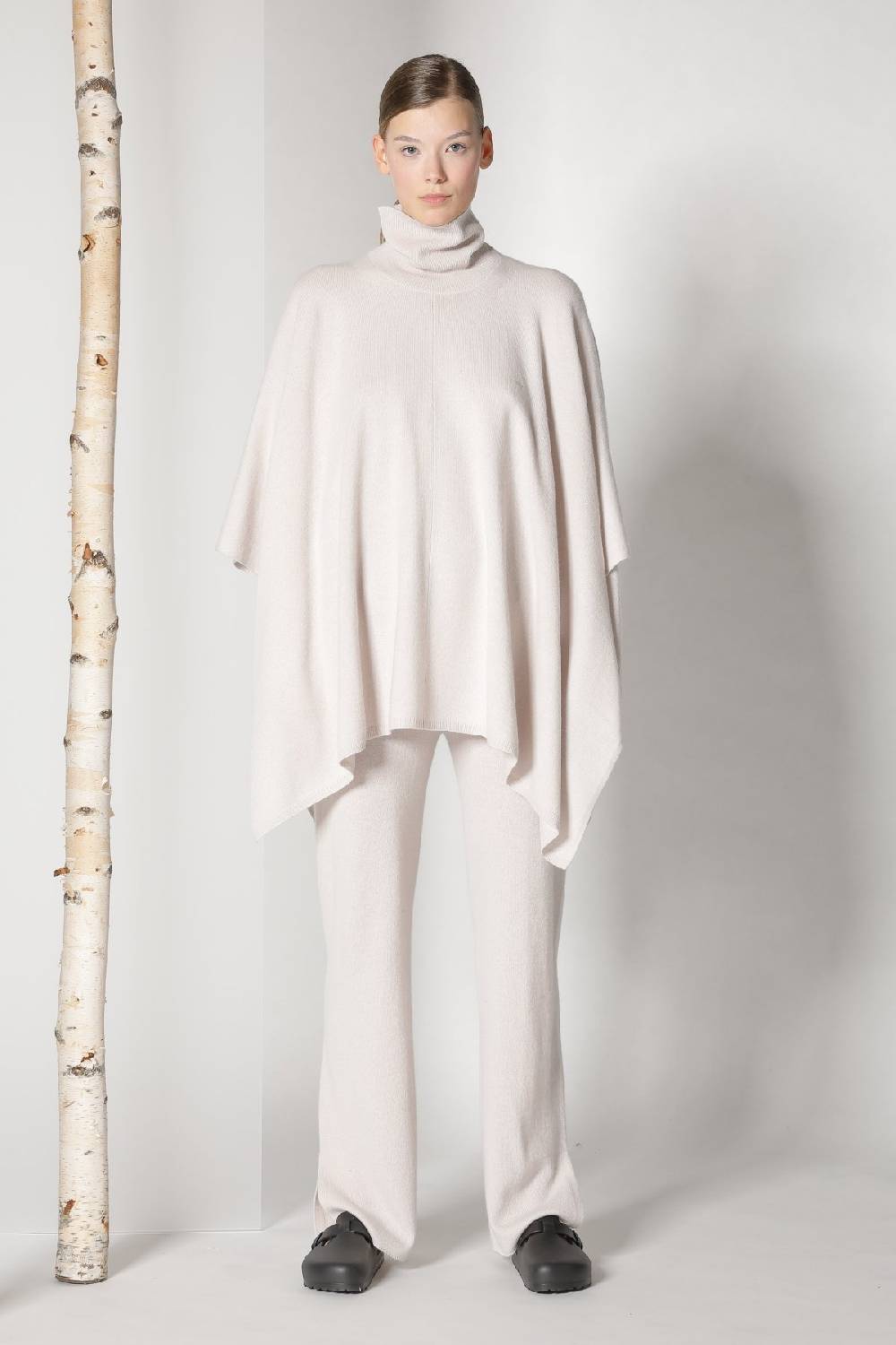 Sminfinity pure cape turtle + pure V jumper + pure slitted pants Begrenztes Angebot