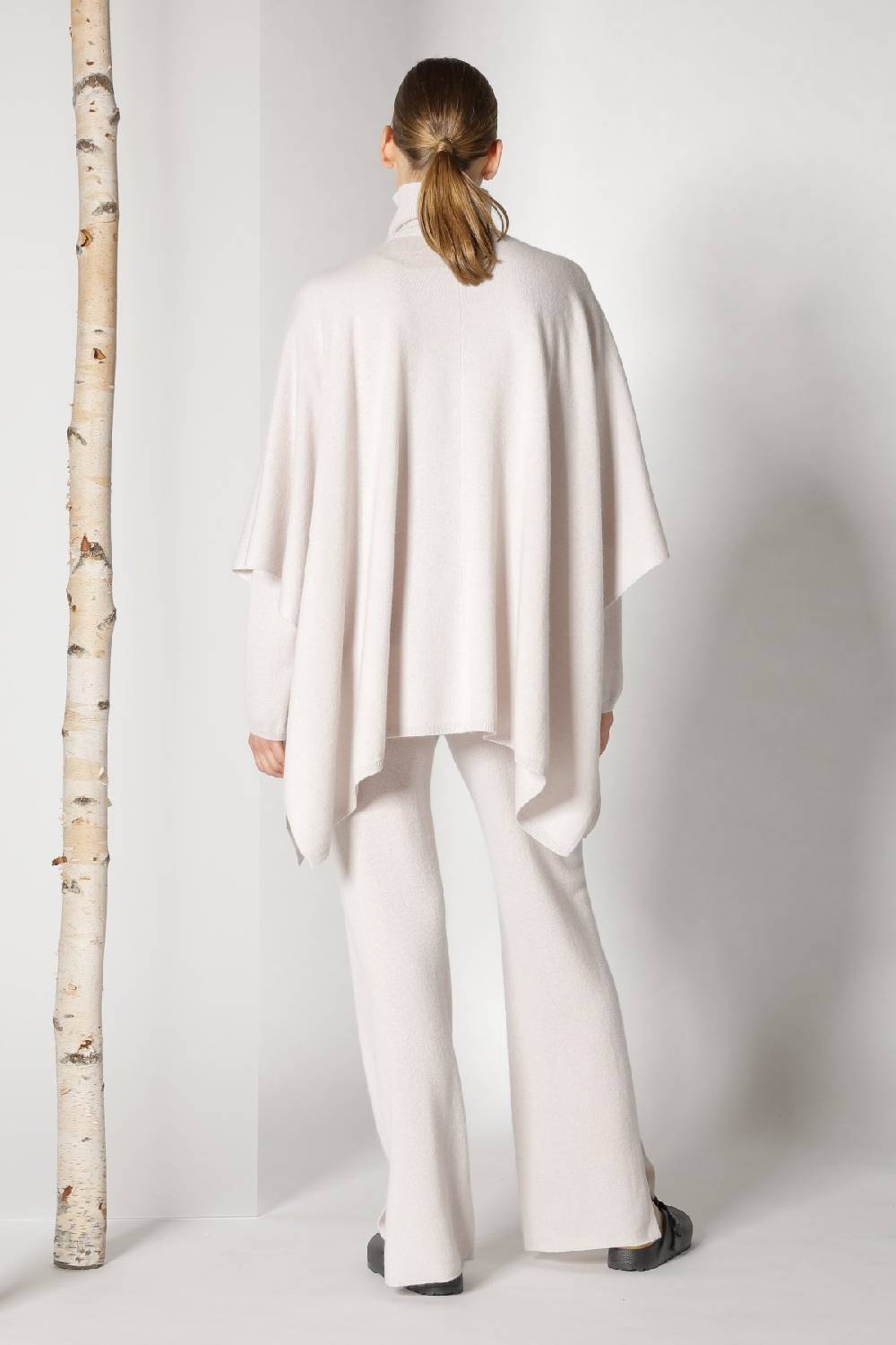 Sminfinity pure cape turtle + pure V jumper + pure slitted pants Begrenztes Angebot