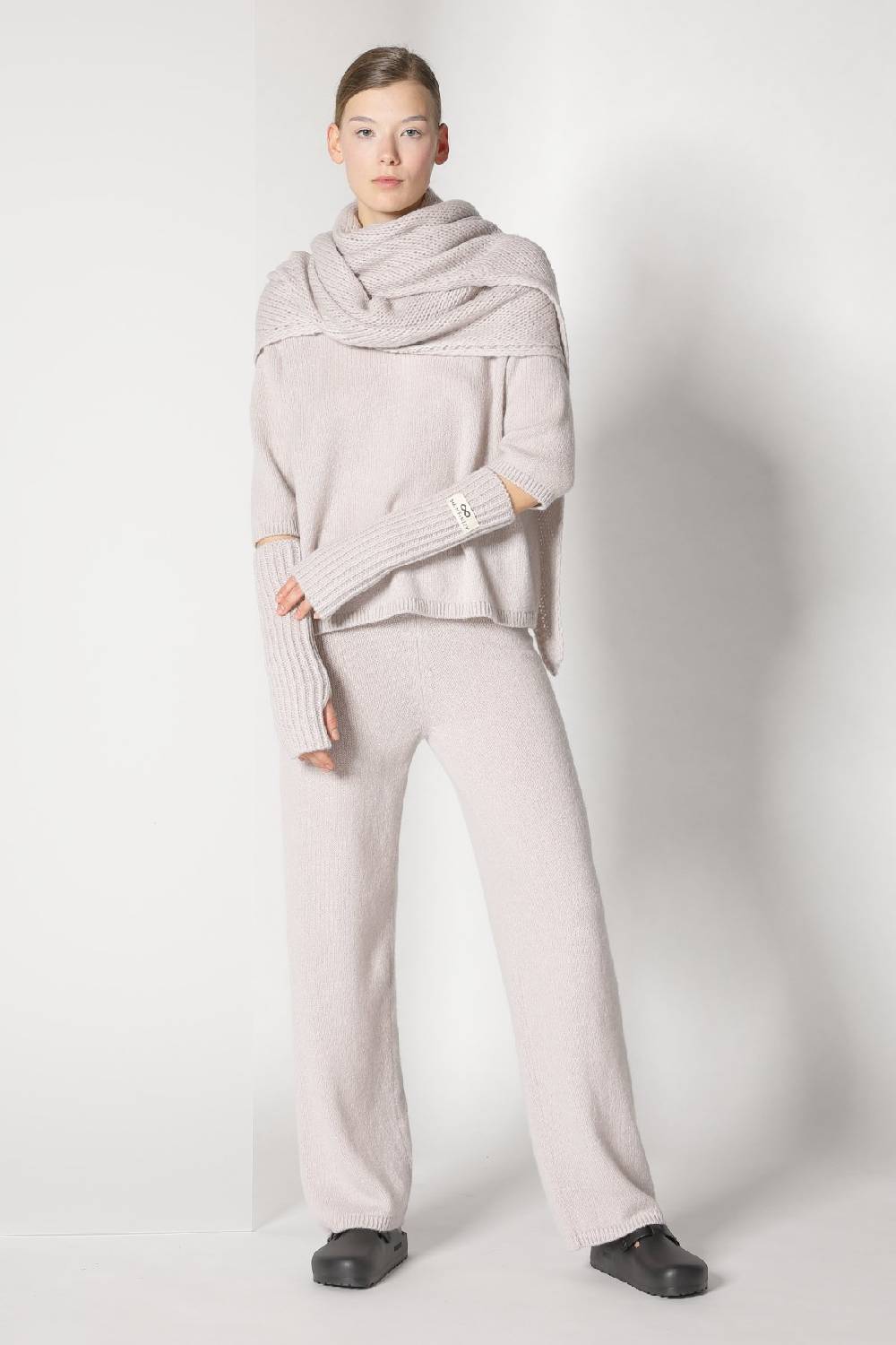 Sminfinity cosy gauntlets + cosy triangle scarf + cosy crew jumper + cosy palazzo pants