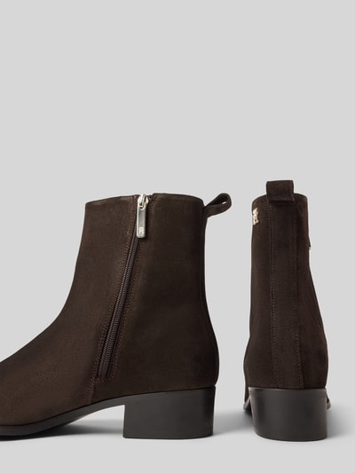 Peek & Cloppenburg Tommy HilfigerStiefel mit Label-Detail in dunkelbraun 50% Rabatt für begrenzte Zeit