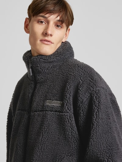 Peek & Cloppenburg REVIEWFleecejacke mit Label-Detail in black Kauf eins, bekomm eins gratis