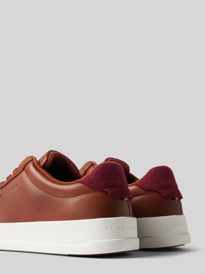 Peek & Cloppenburg Tommy HilfigerSneaker aus Leder mit Label-Detail in cognac Begrenzte Freigabe