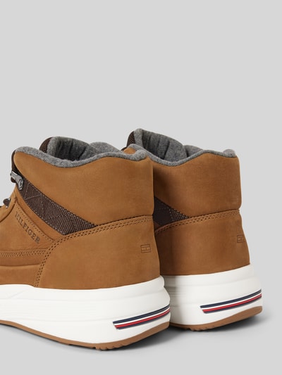 Peek & Cloppenburg Tommy HilfigerLedersneaker mit Label-Patch Modell 'WARM NUBUCK' in cognac im Angebot
