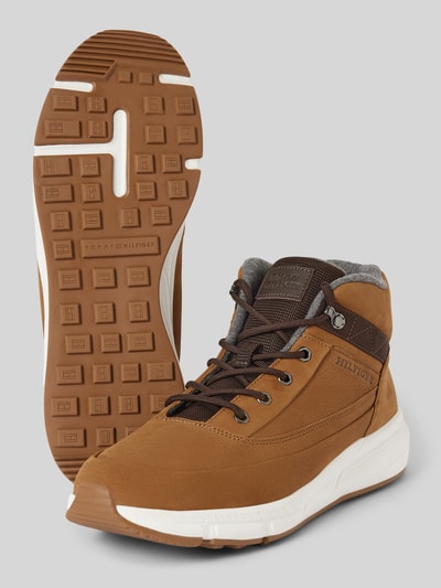 Peek & Cloppenburg Tommy HilfigerLedersneaker mit Label-Patch Modell 'WARM NUBUCK' in cognac im Angebot