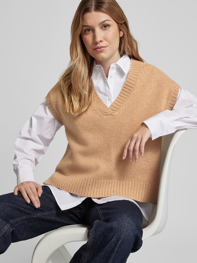 Peek & Cloppenburg Christian Berg WomanPullunder aus Lanawolle mit V-Ausschnitt in camel Auslauf